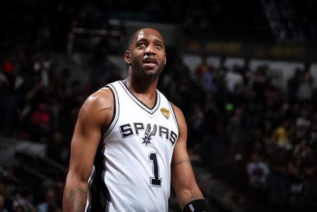 朴成微博晒退役晚宴照：其实我欠国安一个努力